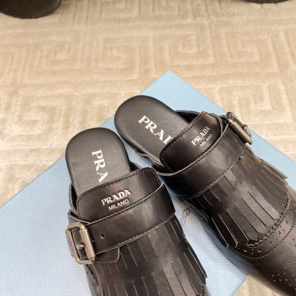 TASSEL MULES IN BLACK LAMBSKIN