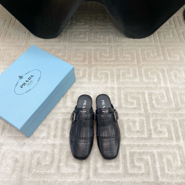 TASSEL MULES IN BLACK LAMBSKIN