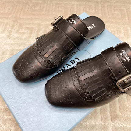 TASSEL MULES IN BLACK LAMBSKIN