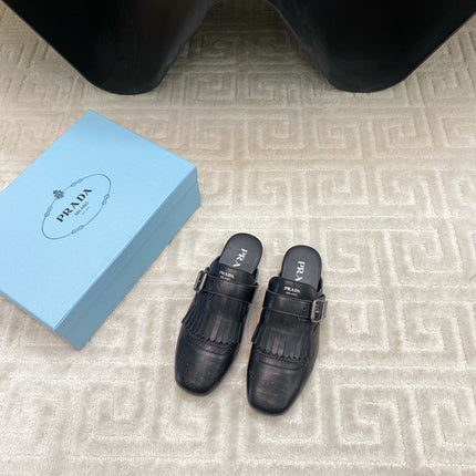 TASSEL MULES IN BLACK LAMBSKIN