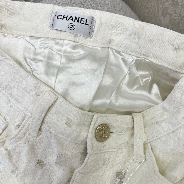 CHANEL LACE-TRIMMED DENIM SHORTS 275066