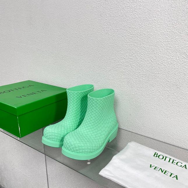 FIREMAN BOOTS IN GREEN MINT RUBBER WITH ICONIC INTRECCIO MOTIF