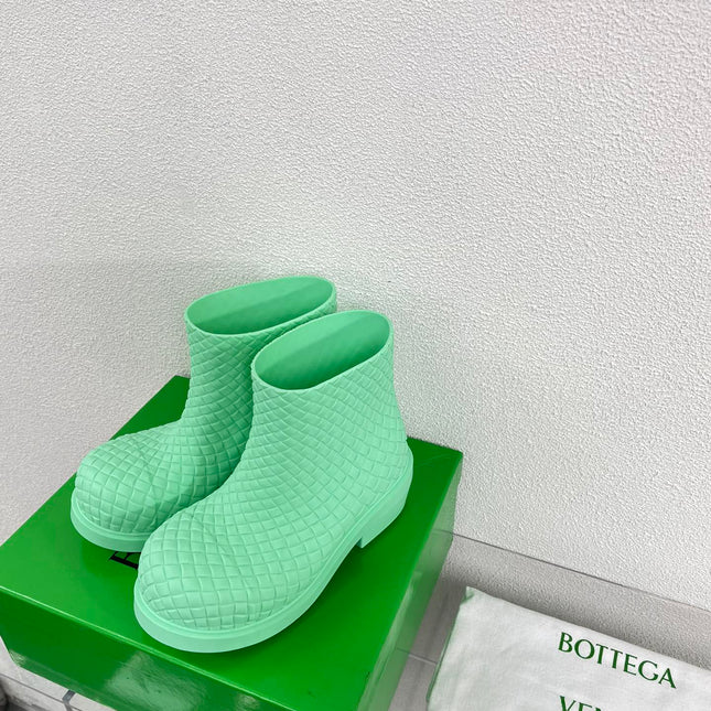 FIREMAN BOOTS IN GREEN MINT RUBBER WITH ICONIC INTRECCIO MOTIF