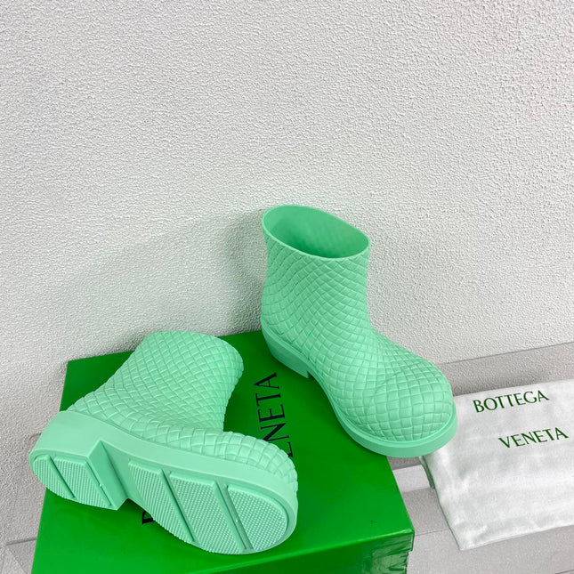 FIREMAN BOOTS IN GREEN MINT RUBBER WITH ICONIC INTRECCIO MOTIF