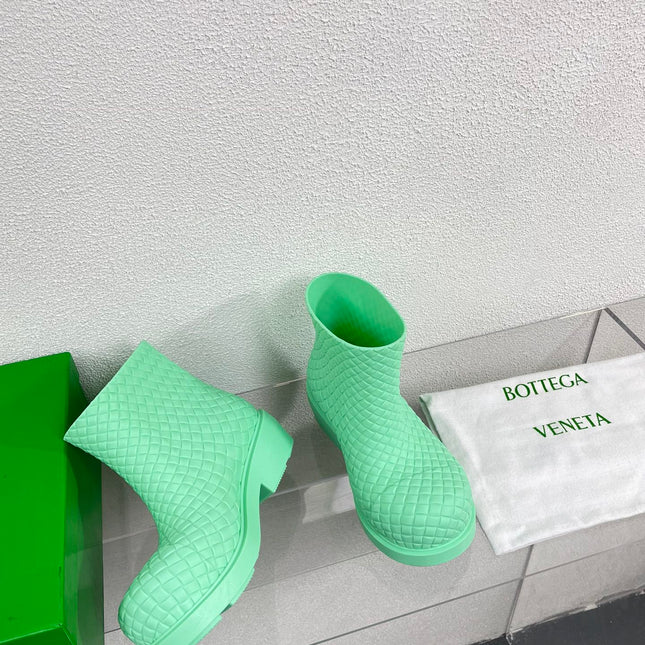 FIREMAN BOOTS IN GREEN MINT RUBBER WITH ICONIC INTRECCIO MOTIF