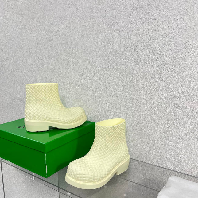 FIREMAN BOOTS IN BEIGE CREAM RUBBER WITH ICONIC INTRECCIO MOTIF