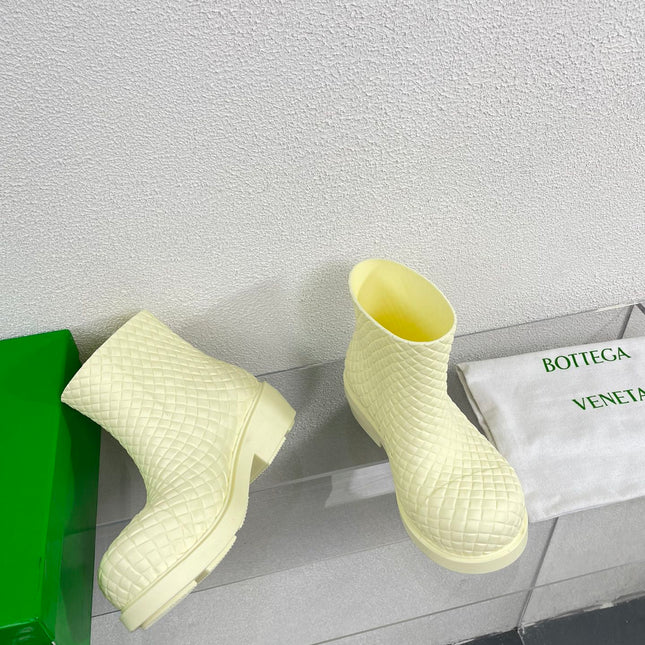 FIREMAN BOOTS IN BEIGE CREAM RUBBER WITH ICONIC INTRECCIO MOTIF