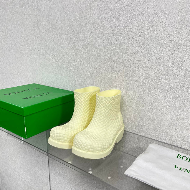 FIREMAN BOOTS IN BEIGE CREAM RUBBER WITH ICONIC INTRECCIO MOTIF