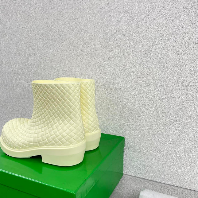 FIREMAN BOOTS IN BEIGE CREAM RUBBER WITH ICONIC INTRECCIO MOTIF