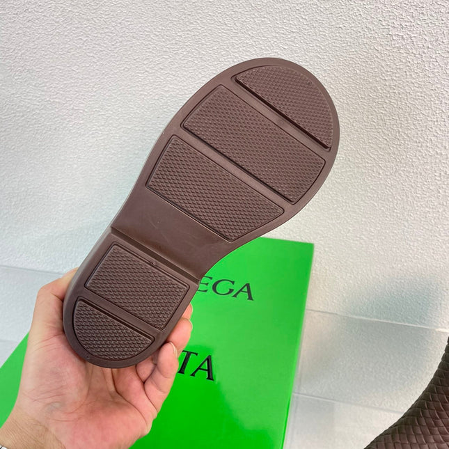 FIREMAN BOOTS IN CHOCOLATE BROWN RUBBER WITH ICONIC INTRECCIO MOTIF