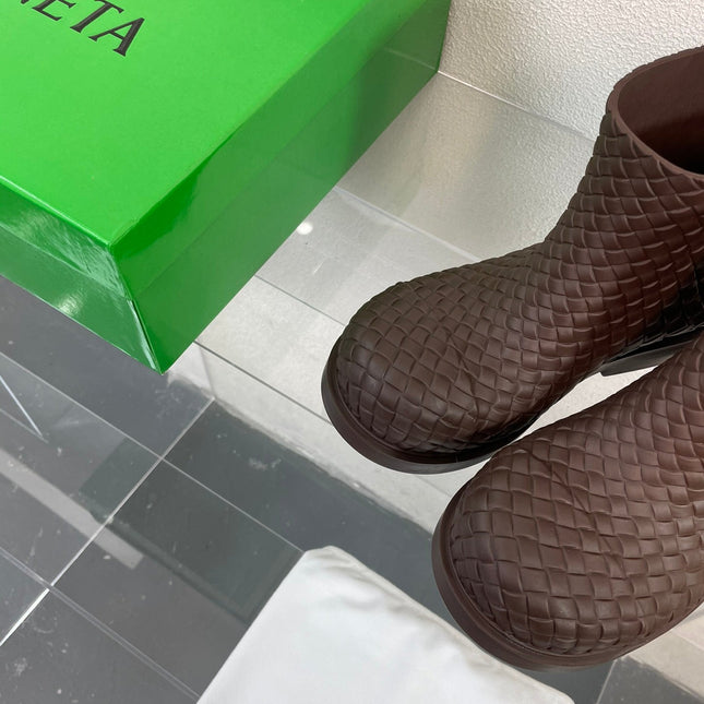 FIREMAN BOOTS IN CHOCOLATE BROWN RUBBER WITH ICONIC INTRECCIO MOTIF