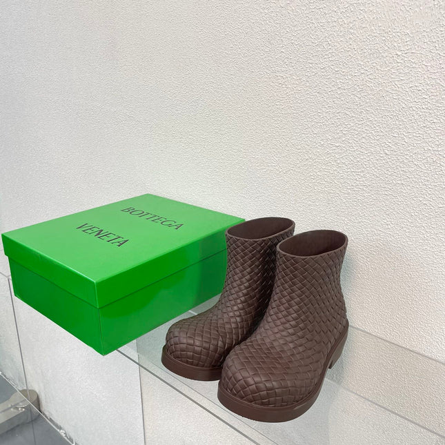 FIREMAN BOOTS IN CHOCOLATE BROWN RUBBER WITH ICONIC INTRECCIO MOTIF