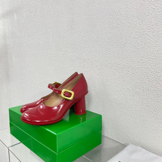 ATOMIC MARY-JANE PUMP 9 CM IN RUBY RED CALFSKIN