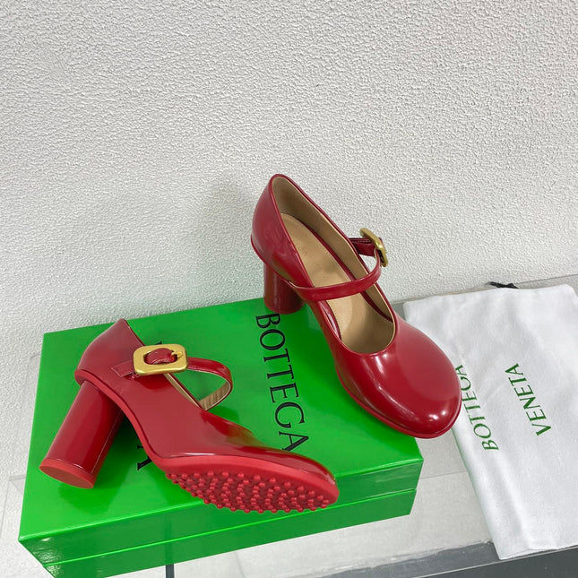 ATOMIC MARY-JANE PUMP 9 CM IN RUBY RED CALFSKIN