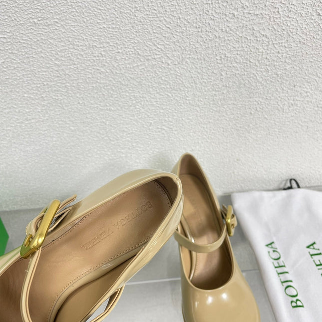 ATOMIC MARY-JANE PUMP 9 CM IN BISQUE BEIGE CALFSKIN