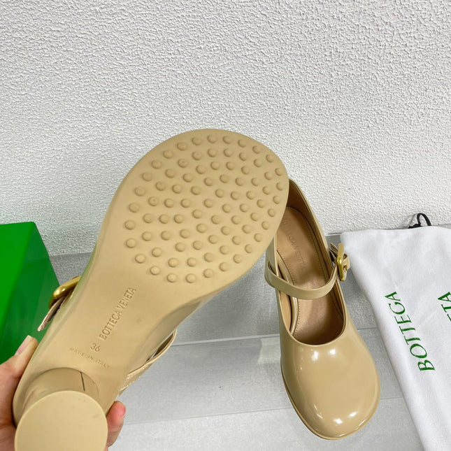 ATOMIC MARY-JANE PUMP 9 CM IN BISQUE BEIGE CALFSKIN