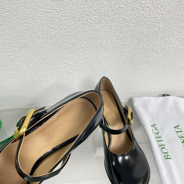 ATOMIC MARY-JANE PUMP 9 CM IN BLACK CALFSKIN