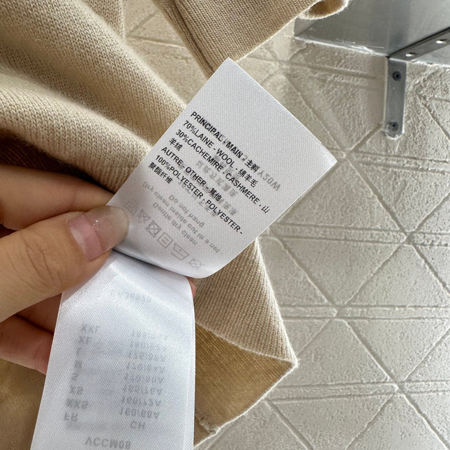 LV CREW NECK TOP WITH EMBROIDERED TEXT 272305