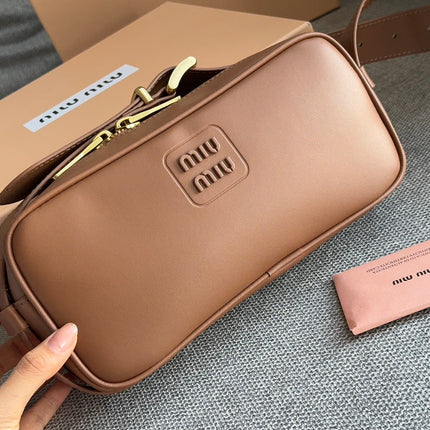 BAGUETTE 25 BAG IN CINNAMON BROWN CALFSKIN