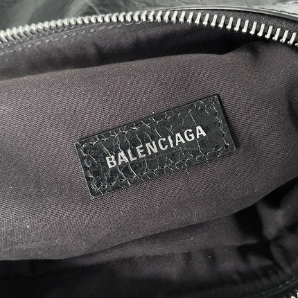 SUPERBUSY MESSENGER BAG 33 IN BLACK ARENA LAMBSKIN