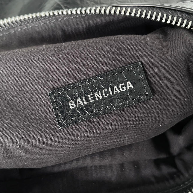 SUPERBUSY MESSENGER BAG 33 IN BLACK ARENA LAMBSKIN