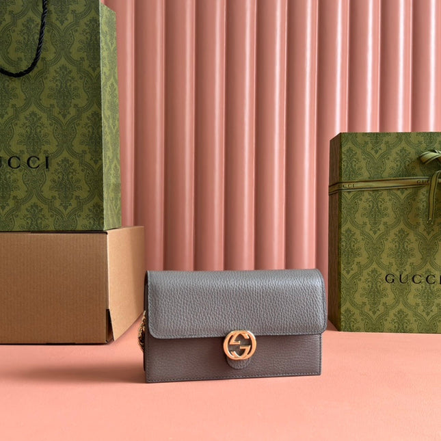 INTERLOCKING WOC 20 IN GRAY GRAINY CALFSKIN GOLD HARDWARE