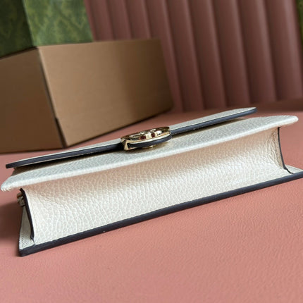 INTERLOCKING WOC 20 IN WHITE GRAINY CALFSKIN GOLD HARDWARE