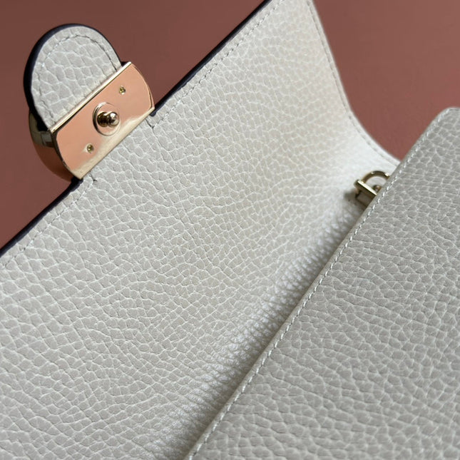 INTERLOCKING WOC 20 IN WHITE GRAINY CALFSKIN GOLD HARDWARE