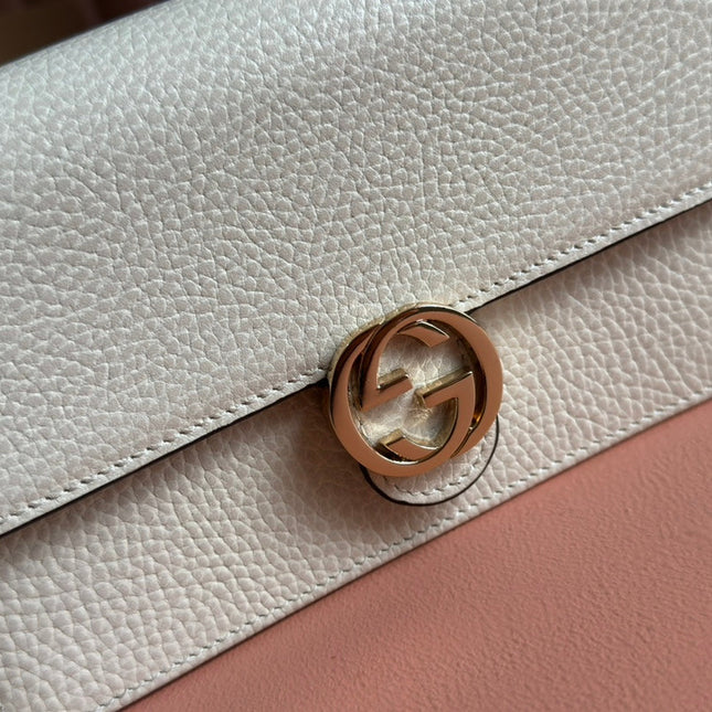 INTERLOCKING WOC 20 IN WHITE GRAINY CALFSKIN GOLD HARDWARE