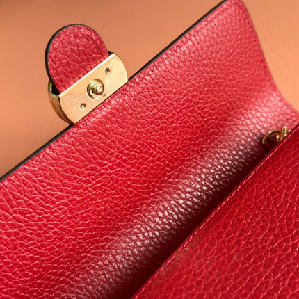 INTERLOCKING WOC 20 IN RED PEBBLED GRAINY CALFSKIN GOLD HARDWARE