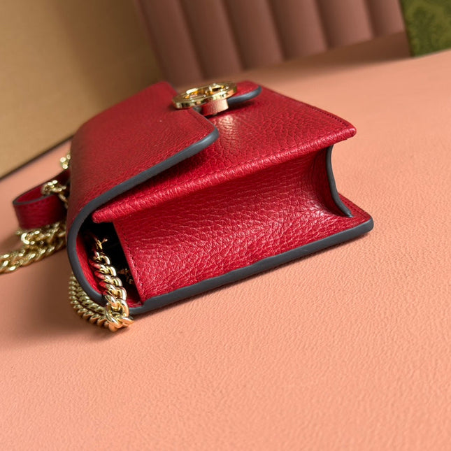 INTERLOCKING WOC 20 IN RED PEBBLED GRAINY CALFSKIN GOLD HARDWARE