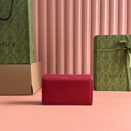 INTERLOCKING WOC 20 IN RED PEBBLED GRAINY CALFSKIN GOLD HARDWARE