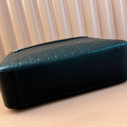 SIGNATURE MESSENGER BAG 28 IN BLACK GG CALFSKIN