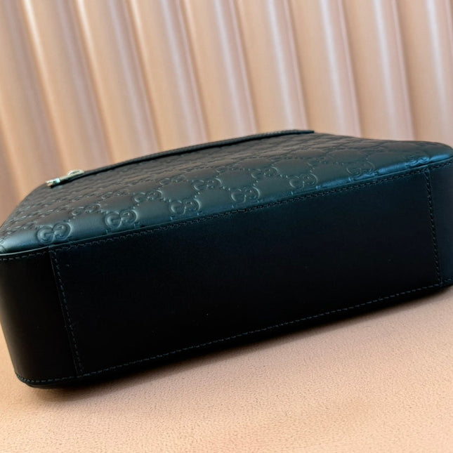 SIGNATURE MESSENGER BAG 28 IN BLACK GG CALFSKIN