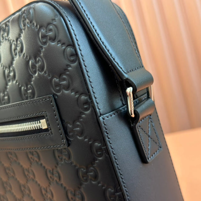 SIGNATURE MESSENGER BAG 28 IN BLACK GG CALFSKIN