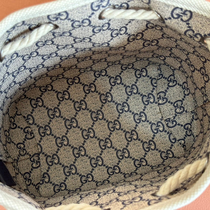 SMALL DRAWSTRING SHOULDER BAG 21 IN WHITE CANVAS DARK BLUE CALFSKIN