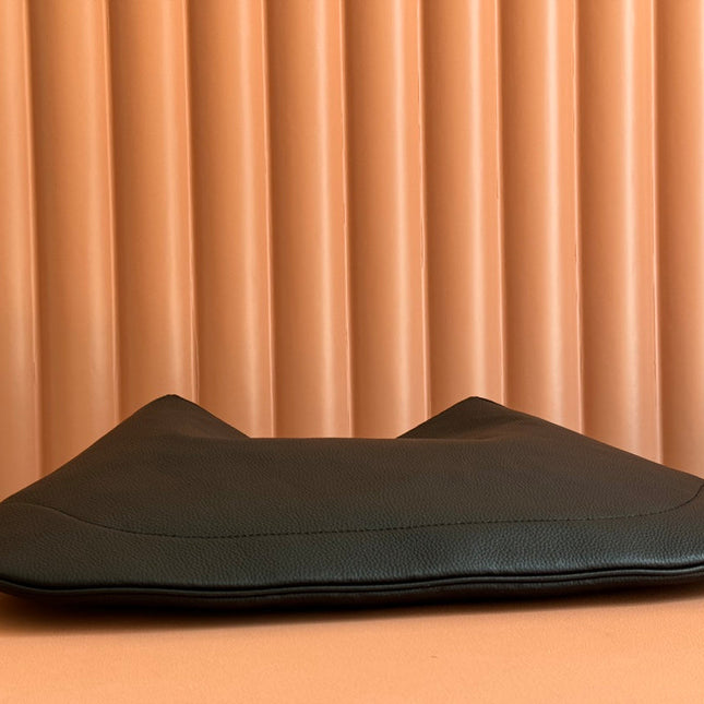 B LARGE SHOULDER BAG 49 IN BLACK SMOOTH LAMBSKIN