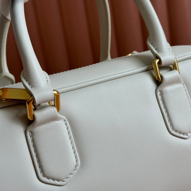 ARCADIE BAG 27 IN WHITE CALFSKIN EMBOSSED LOGO