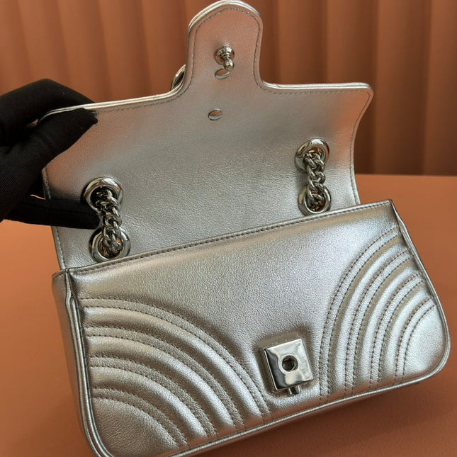 MARMONT MEDIUM SHOUDER BAG 23 IN SILVER PATENT CALFSKIN