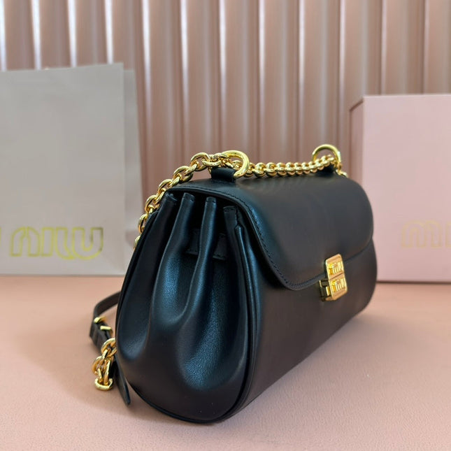 CHAIN SHOULDER BAG 24 IN BLACK PATENT SMOOTH CALFSKIN