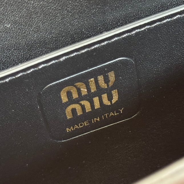 CHAIN SHOULDER BAG 24 IN BLACK PATENT SMOOTH CALFSKIN