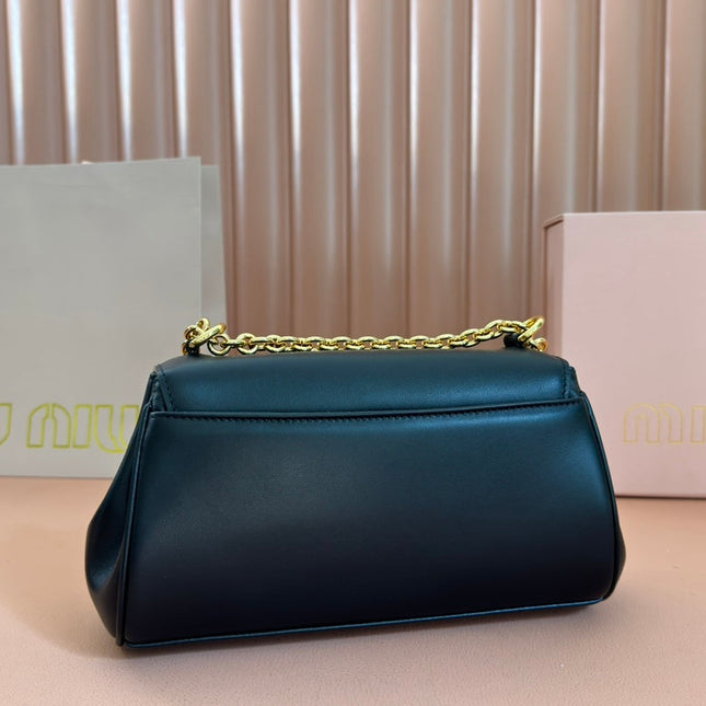CHAIN SHOULDER BAG 24 IN BLACK PATENT SMOOTH CALFSKIN