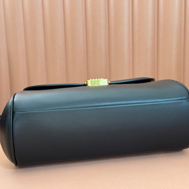 CHAIN SHOULDER BAG 24 IN BLACK PATENT SMOOTH CALFSKIN