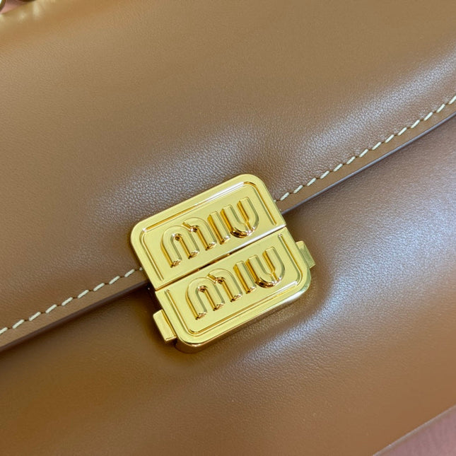 CHAIN SHOULDER BAG 24 IN PEANUT BROWN PATENT SMOOTH CALFSKIN