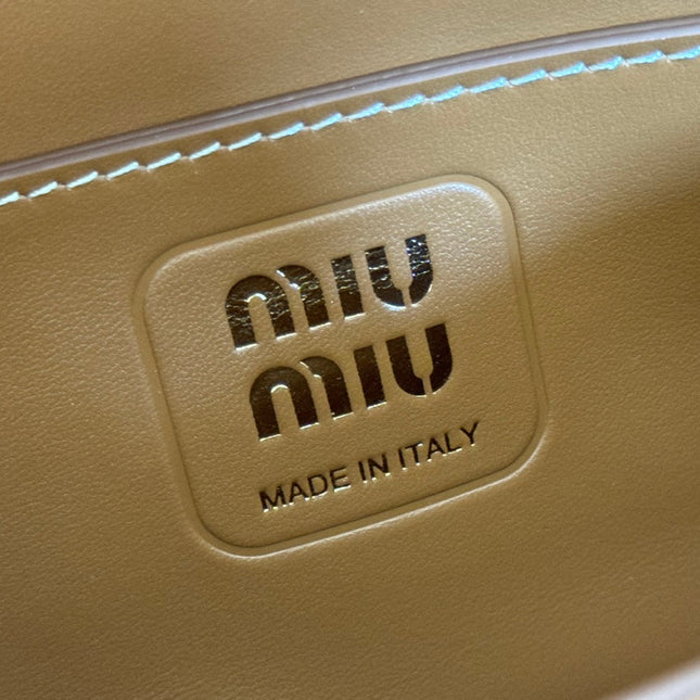 CHAIN SHOULDER BAG 24 IN PEANUT BROWN PATENT SMOOTH CALFSKIN