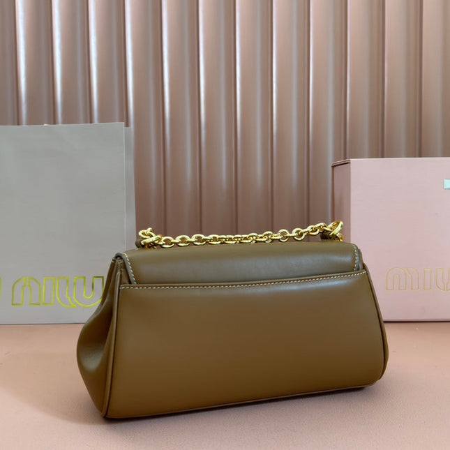 CHAIN SHOULDER BAG 24 IN PEANUT BROWN PATENT SMOOTH CALFSKIN