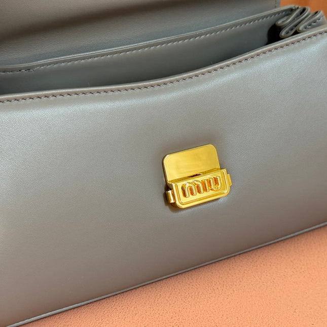 CHAIN SHOULDER BAG 24 IN SLATE GREY PATENT SMOOTH CALFSKIN