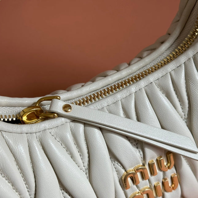 WANDER MATELASSÉ HANDBAG 23 IN WHITE LAMBSKIN