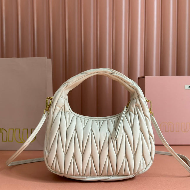 WANDER MATELASSÉ HANDBAG 23 IN WHITE LAMBSKIN