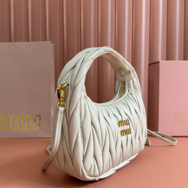 WANDER MATELASSÉ HANDBAG 23 IN WHITE LAMBSKIN